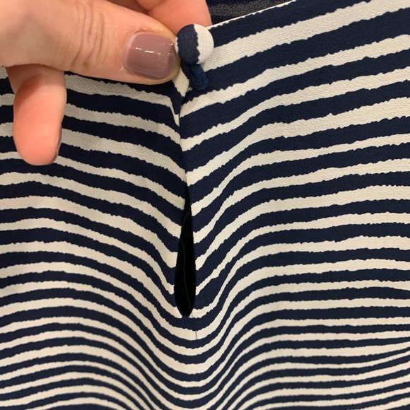 Beautiful blue and off-white zebra stripe top - Picture 4 of 4
